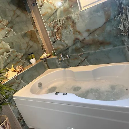 Gjonis House Апартаменты